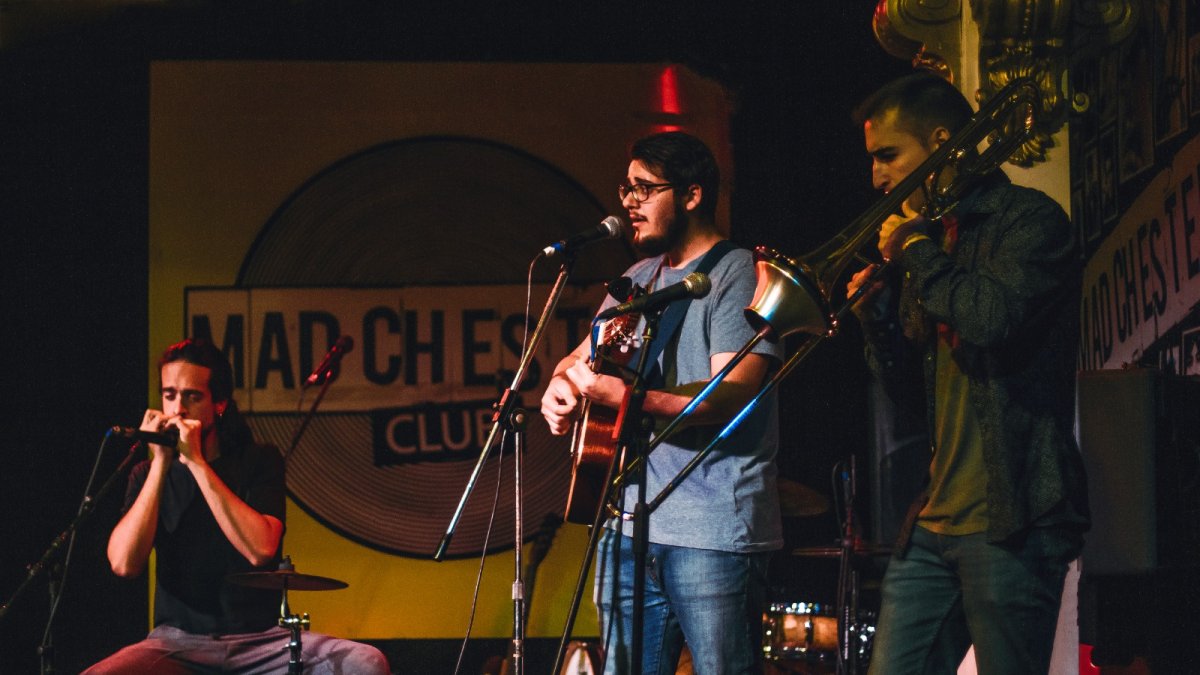 Víctor Guirado estará acompañado por su banda en la presentación del EP.
