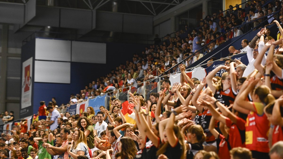Almería le regaló la ola a España.