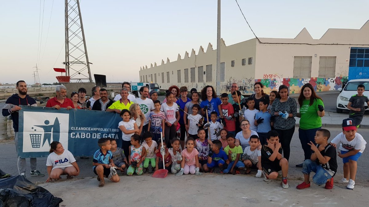 Voluntarios que participaron en la limpieza