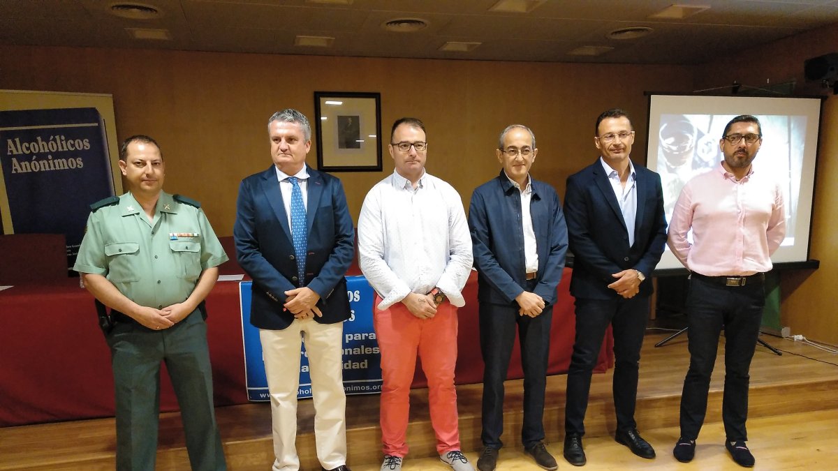 Representantes de las distintas instituciones en la presentación de la jornada.