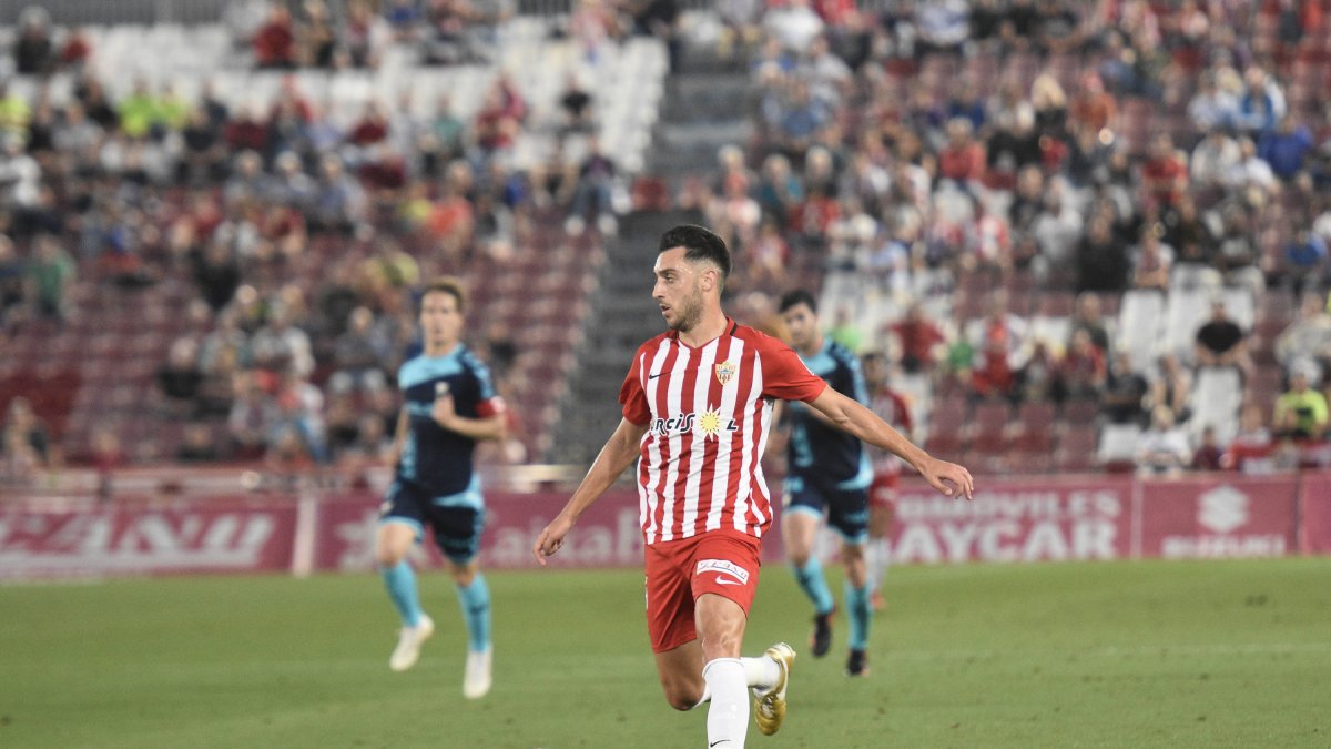 Aguza en acción en el Estadio de los Juegos Mediterráneos.