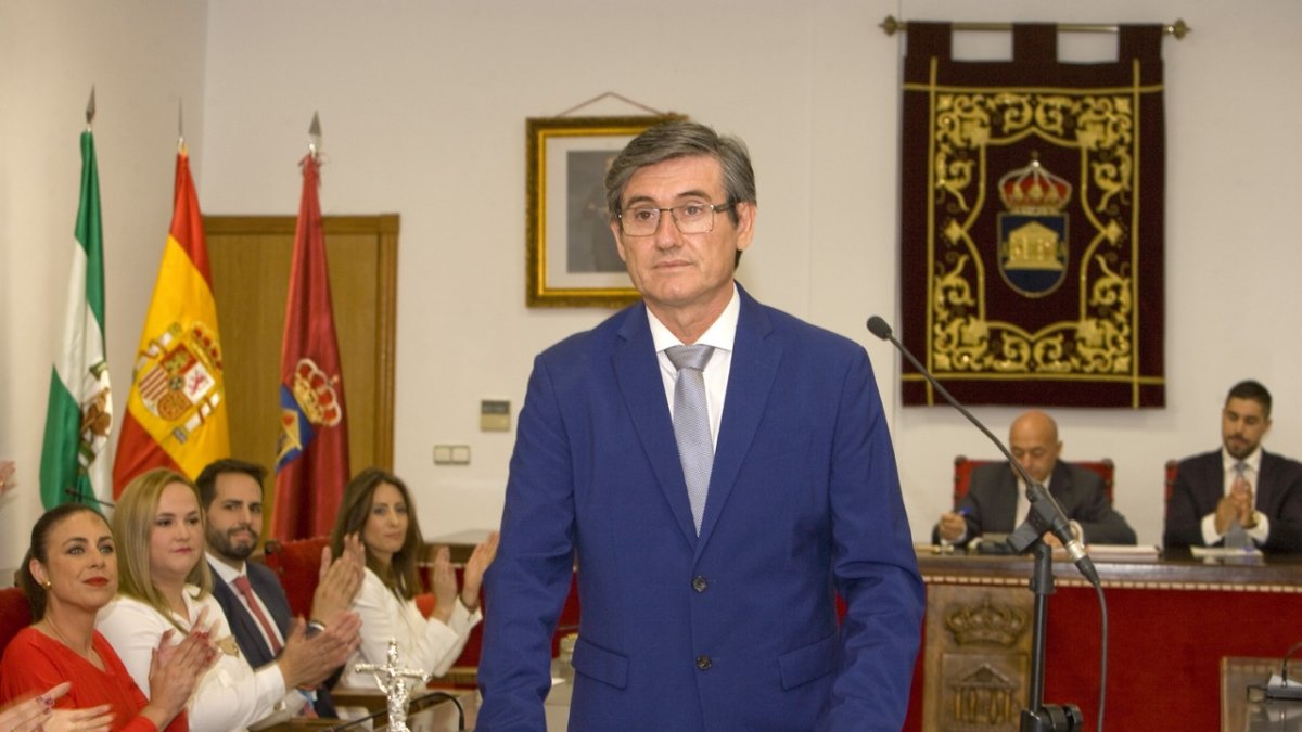 Cortés jura su cargo y se compromete con todos los vecinos y vecinas sin distinción.