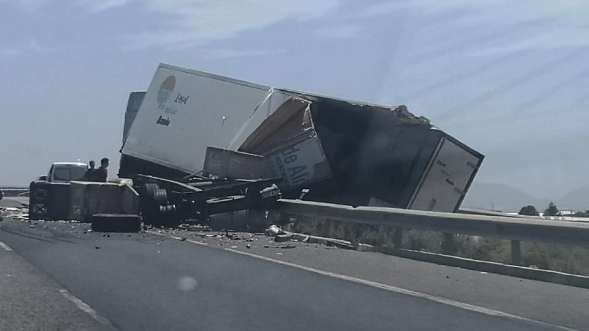 Imagen del accidente publicada en la página de Facebook Eres de Almería.