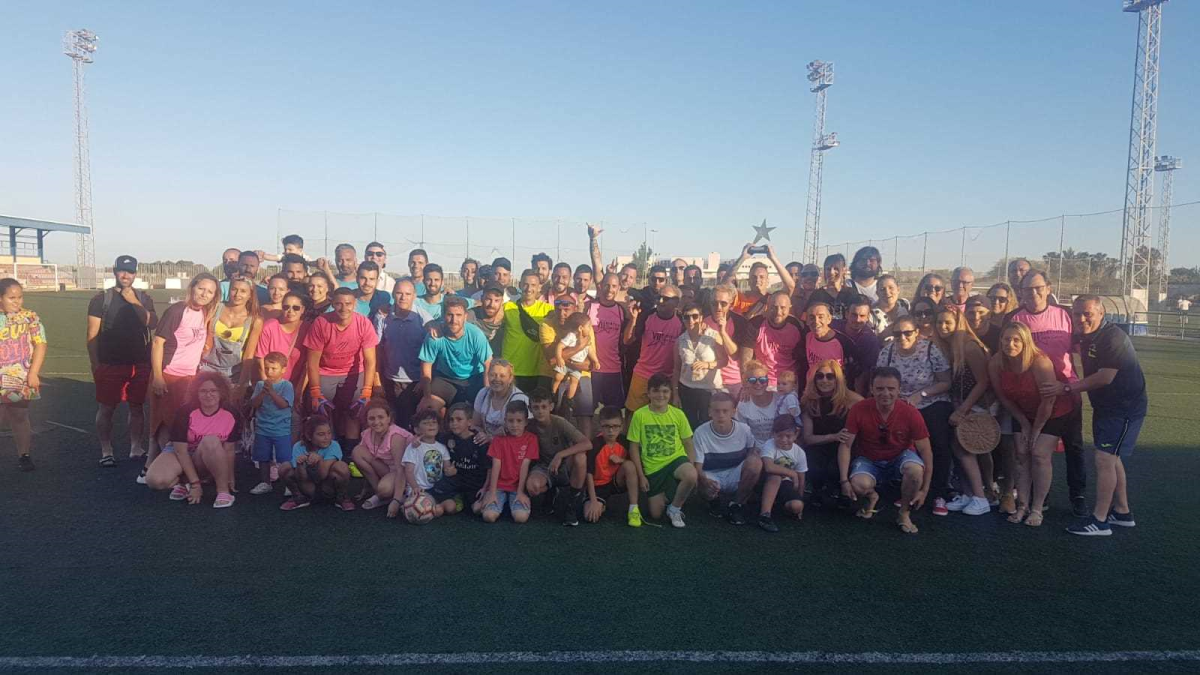 La foto de familia tras la gran final del memorial.