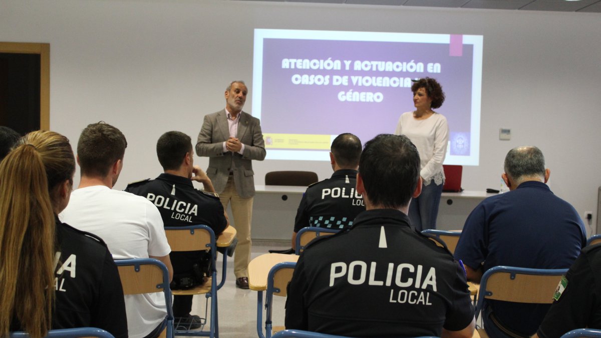 Policía local durante la jornada de formación.