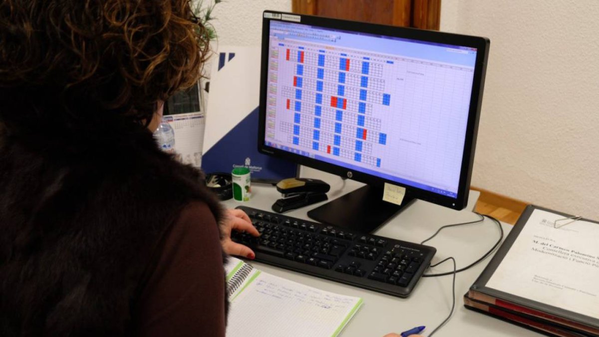 El Gobierno convoca 8.102 plazas de oferta pública de empleo de 2018 y 2019.