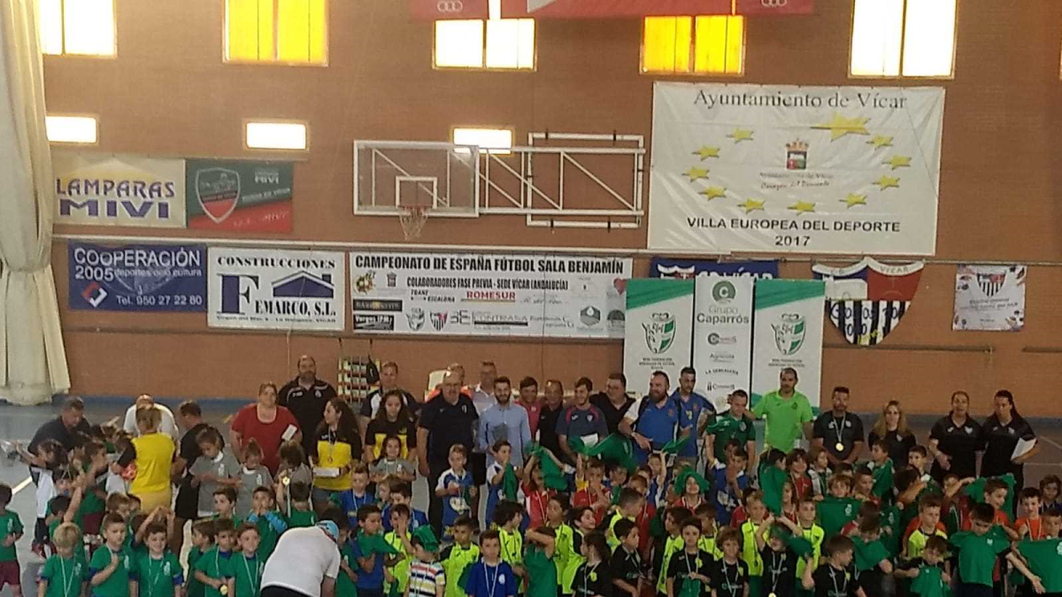 La gran familia del fútbol bebé en Vícar.