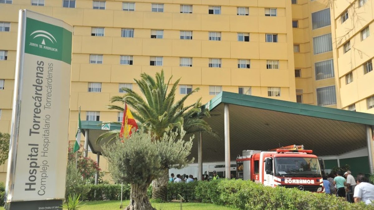 Seis de los inmigrantes fueron trasladados al Hospital de Torrecárdenas.