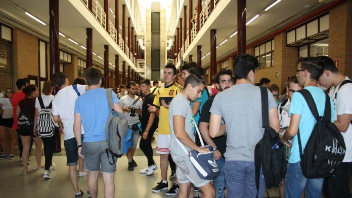 Miles de alumnos se presentan a la Selectividad en la provincia.