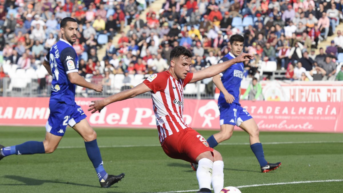 Álvaro Giménez tiene muy difícil la continuidad en el Almería.
