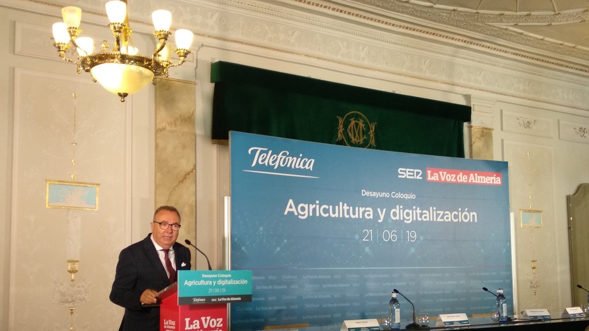 Pedro M. de la Cruz, director de LA VOZ, en el desayuno coloquio.