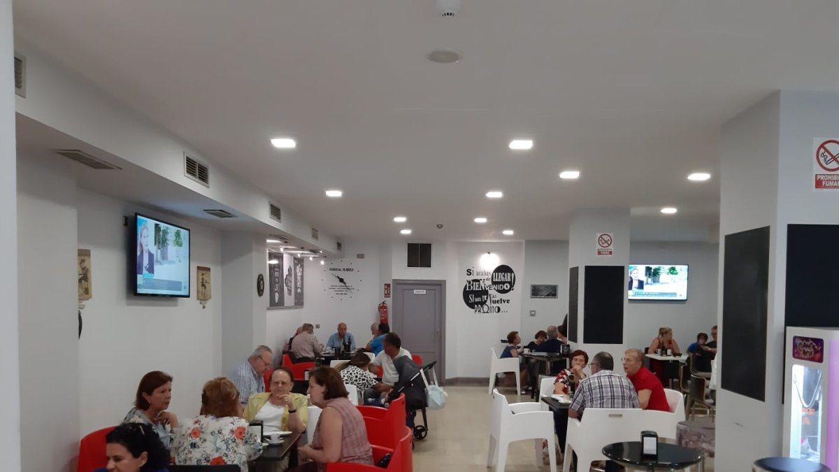 Óscar cuenta con un equipo de profesionales que sin duda hace del local un lugar con encanto.