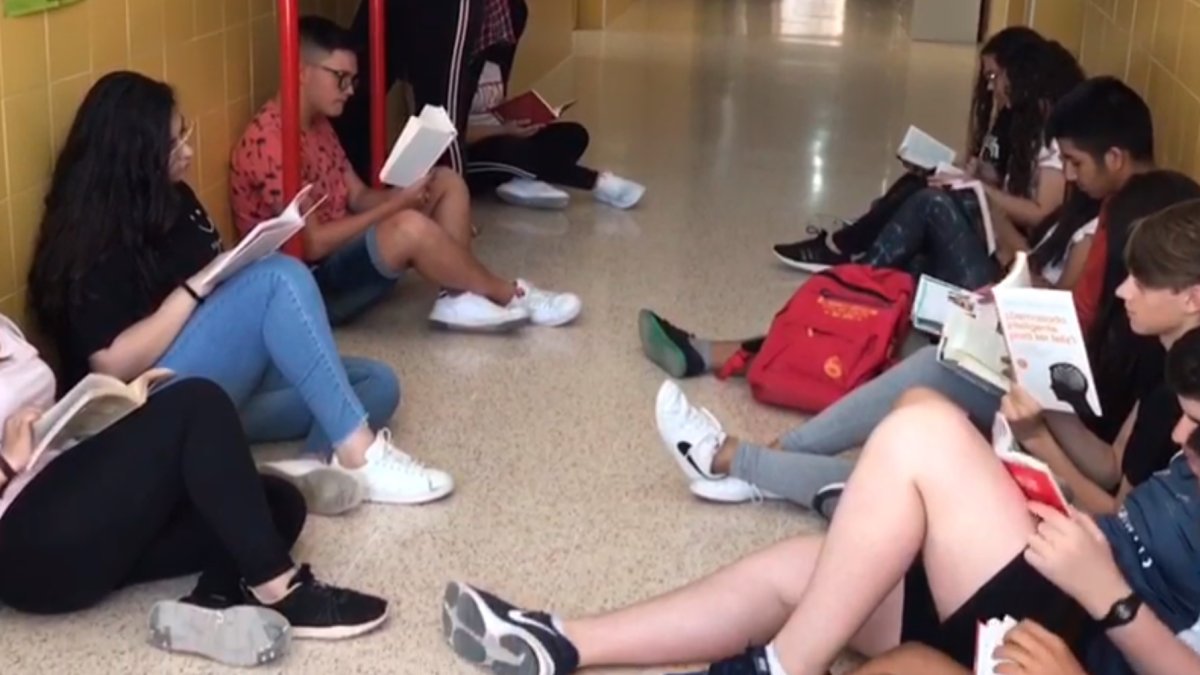 Alumnos del IES Jaroso en el vídeo de protesta elaborado.