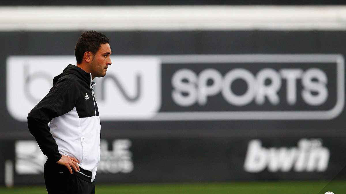 El segundo de Óscar dirigiendo al Valencia Mestalla.