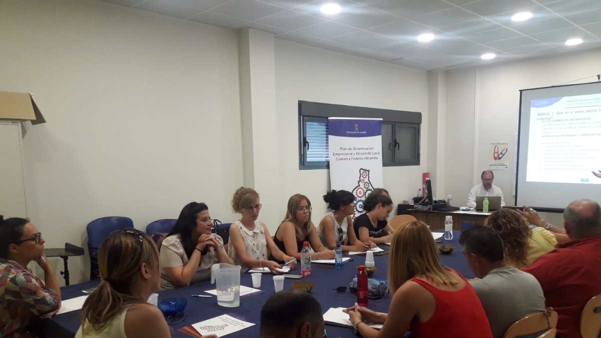 Participantes durante una de las sesiones del taller.