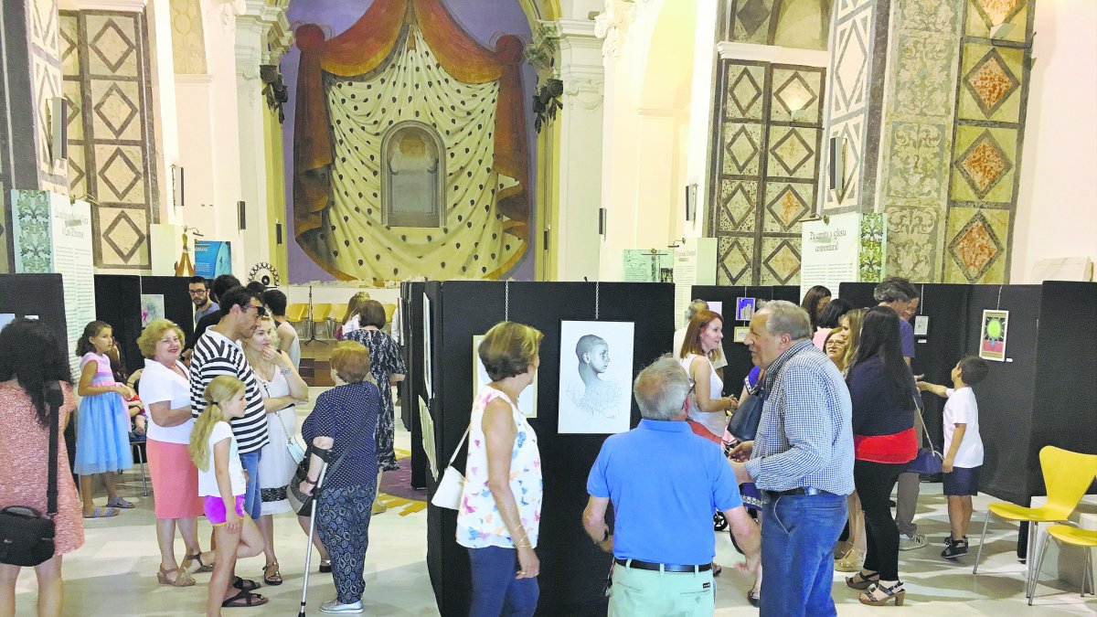 Inauguración de la muestra artística expuesta en el Convento de la Victoria de Vera.