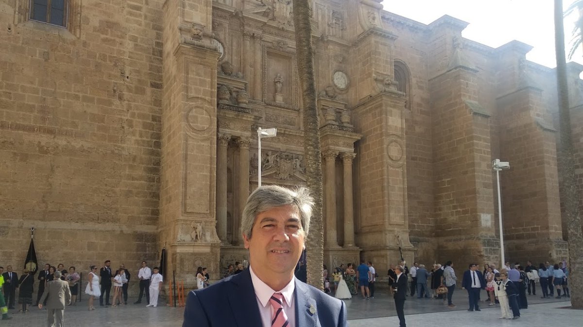 El candidato José Rafael Soto posa tras la entrevista realizada en la tarde del domingo.