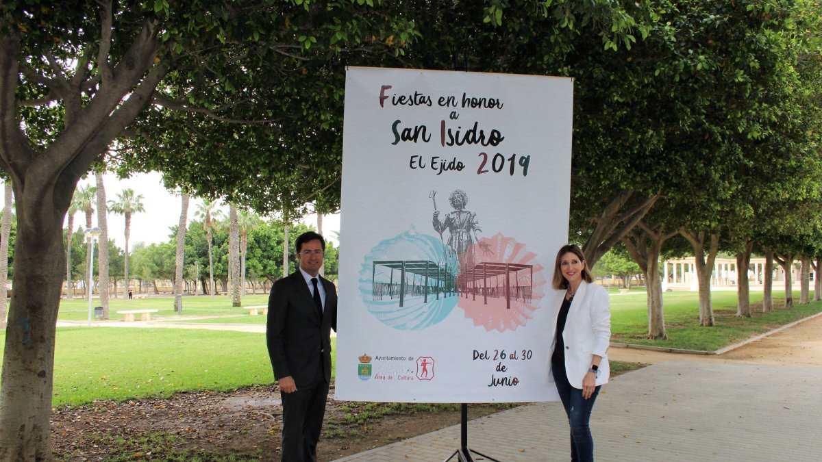 Presentación de las fiestas a cargo del alcalde y la concejala de Cultura.
