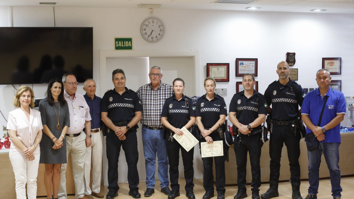 Foto de familia tras el acto de reconocimiento.