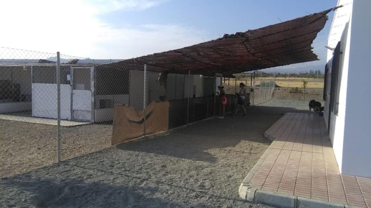 Imagen del refugio tras la instalación del nuevo sombraje.