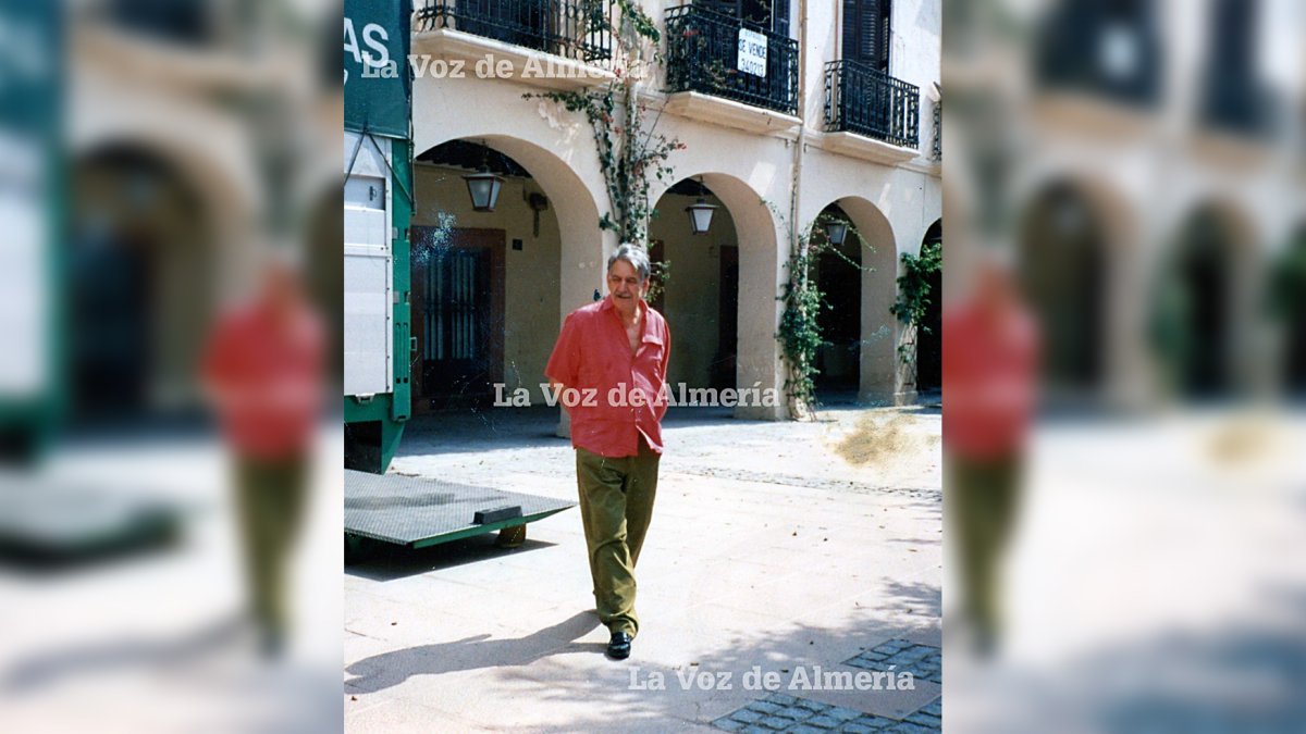 Manuel Gajate Parrón forma parte de la historia de la Plaza Vieja y su entorno desde que en 1954 montó la carpintería.