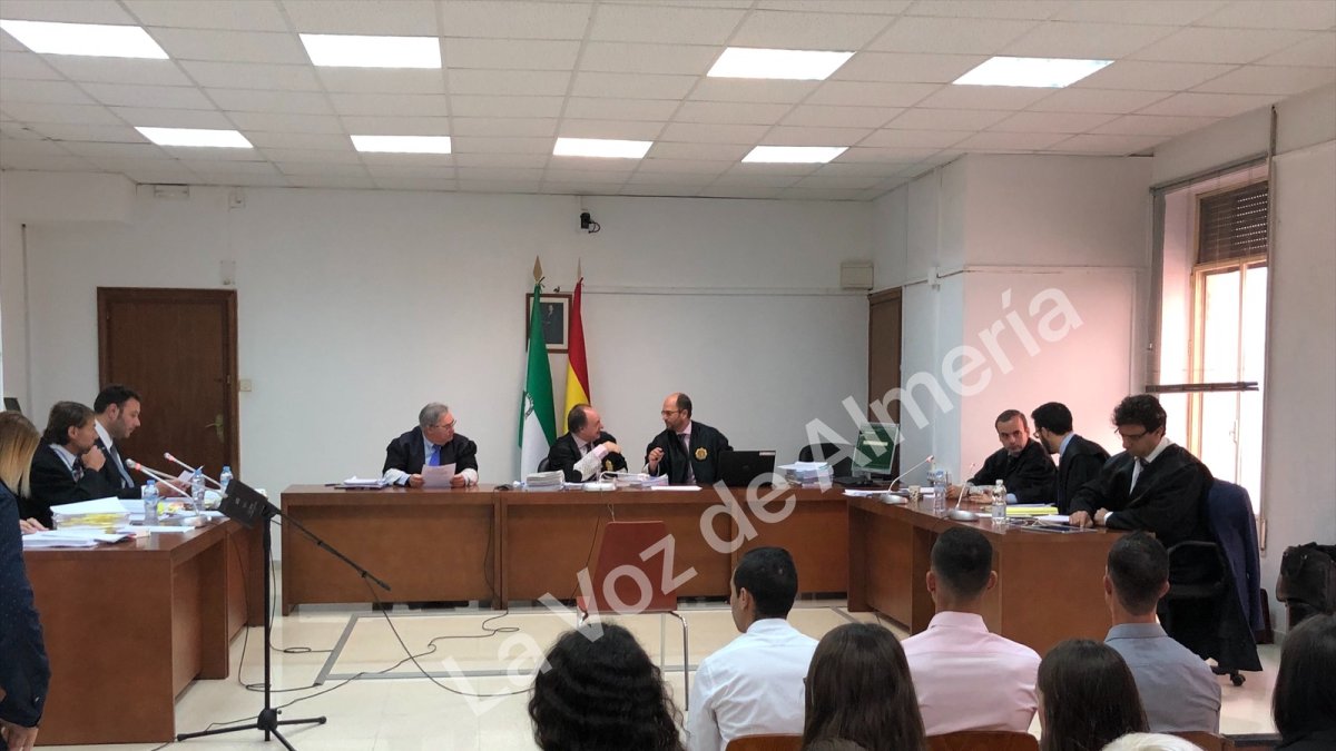 Los tres acusados en la sala de vistas durante el juicio