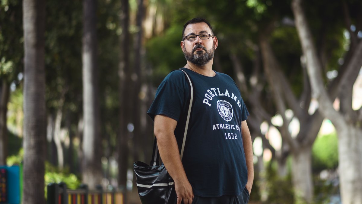 Antonio Ferre, presidente de Colegas, fotografíado por Juan Sánchez en la Rambla de Almería.