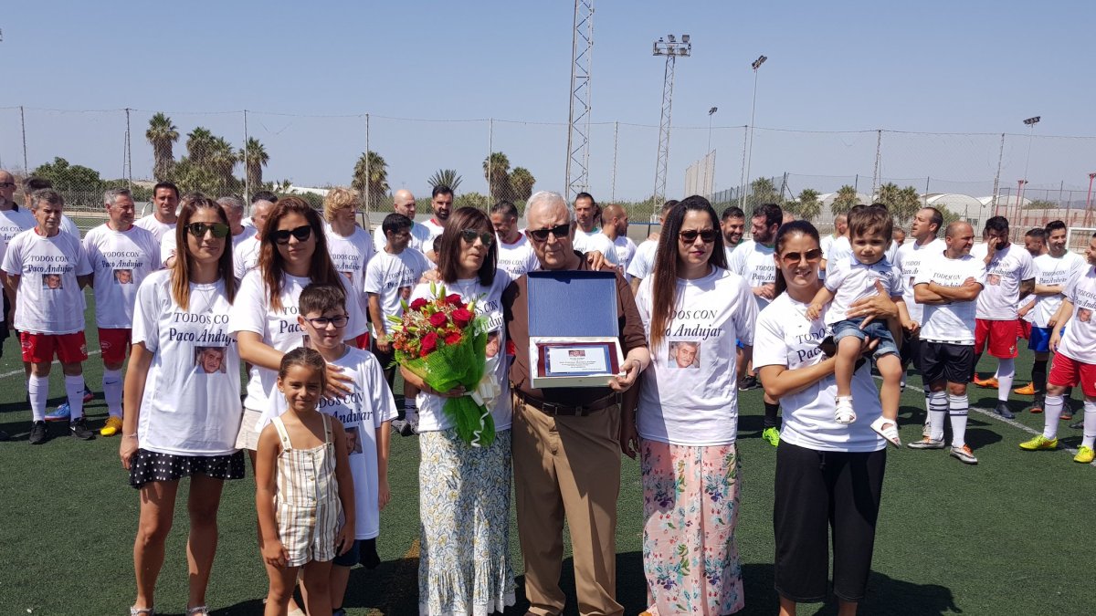 La familia de Paco Andújar estuvo en el Complejo Deportivo.
