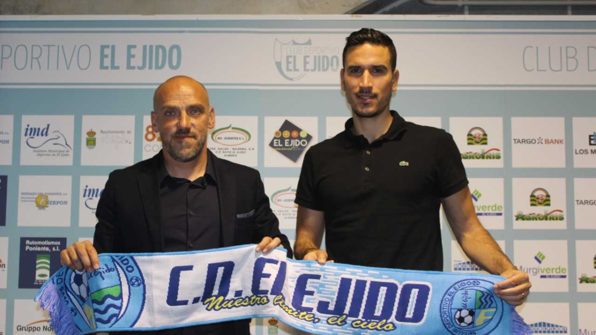 José David Cabello en su puesta de largo como celeste.