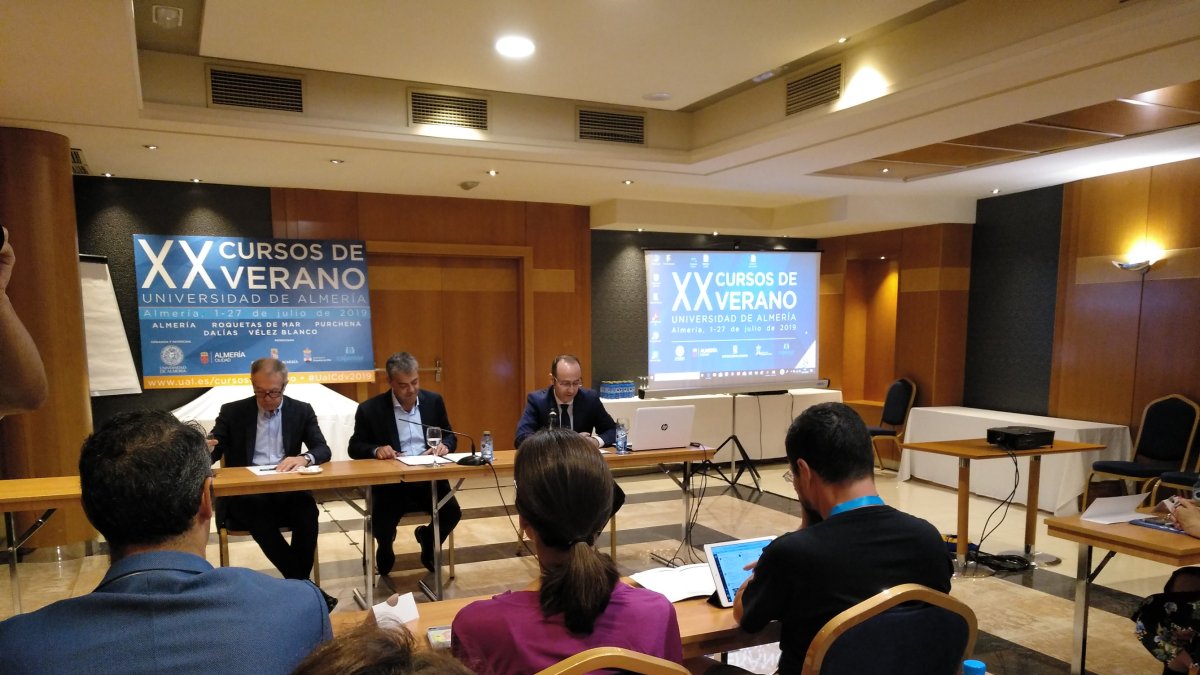 Presentación del curso ‘Divulgación y comunicación científica. Hacia la sociedad del conocimiento’.