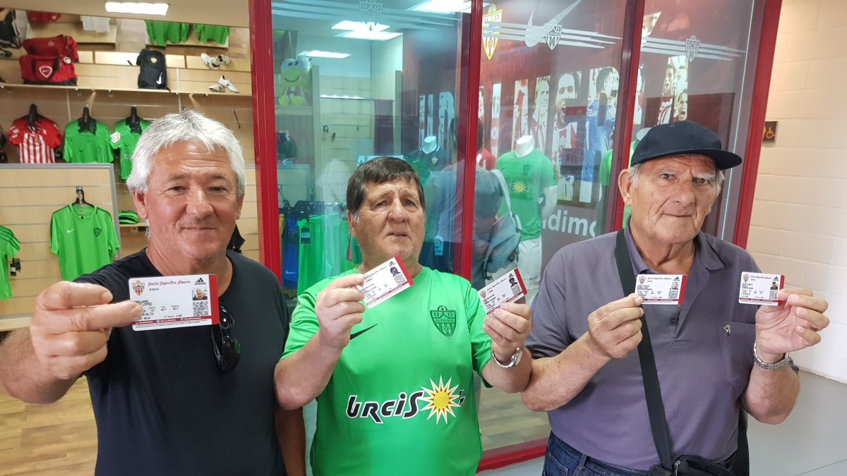 Emiliano Díaz, Luis Campoy y Miguel Romera, primeros en renovar.