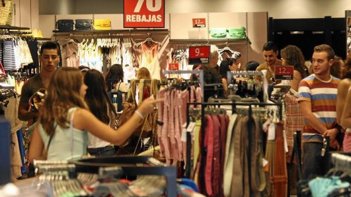 Las rebajas crearán en Almería más de 3.000 puestos de trabajo.