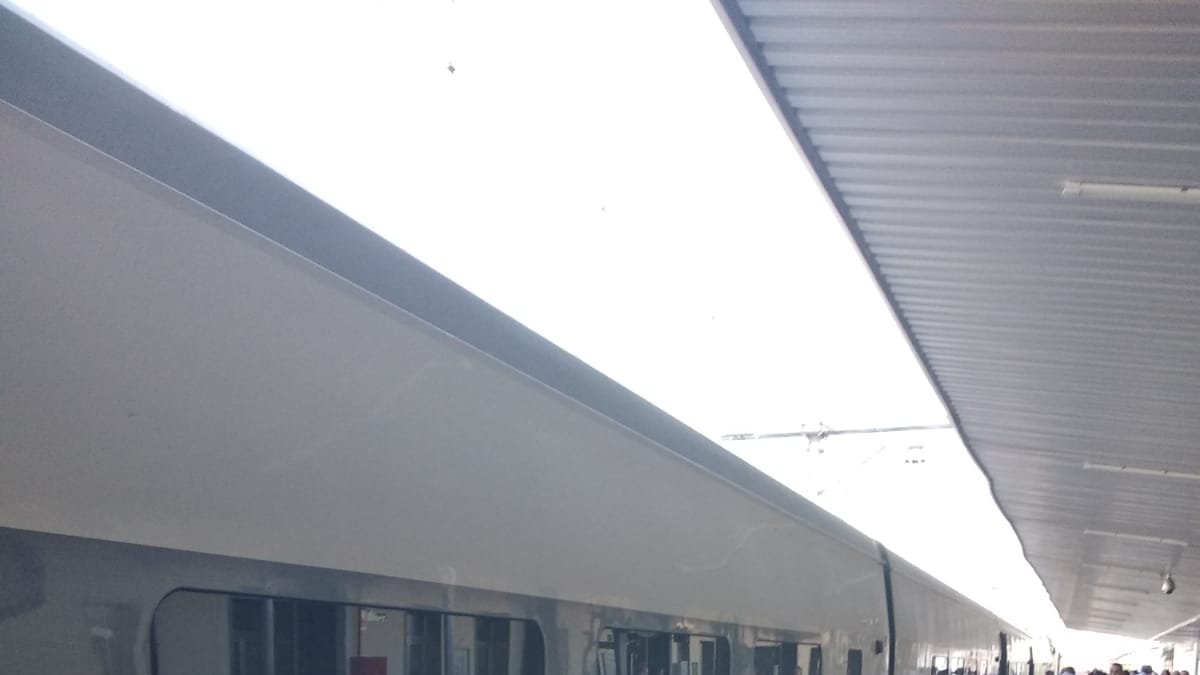 El Talgo ayer, en la estación de Linares-Baeza.