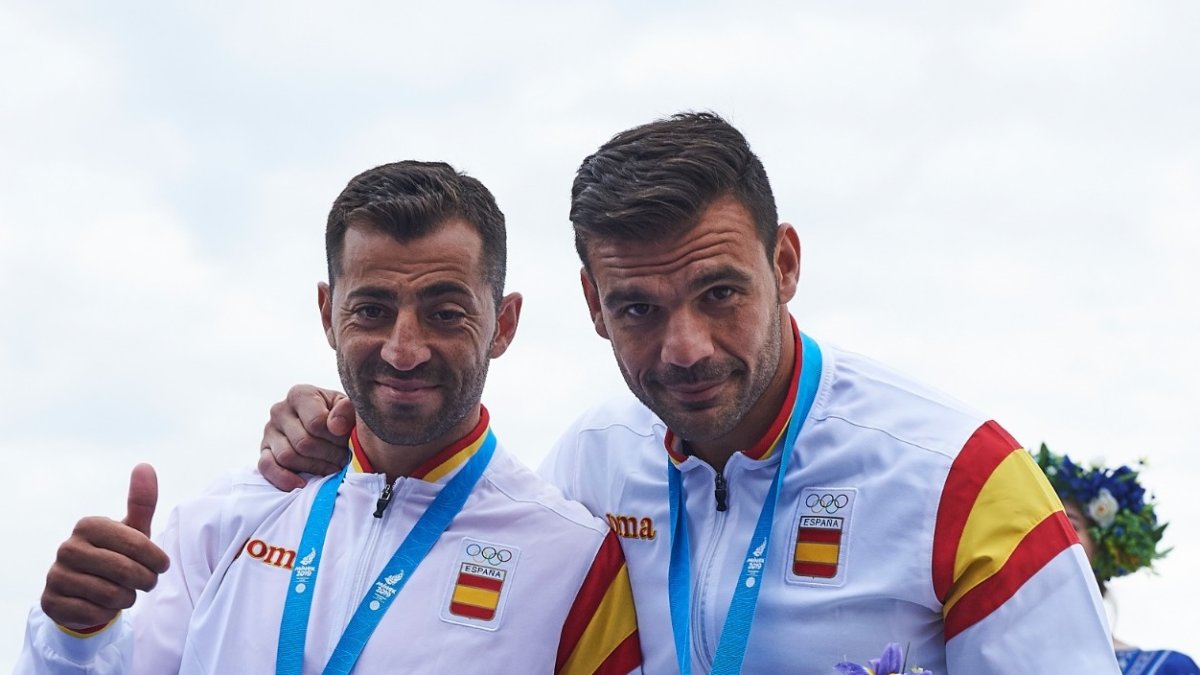 Antonio José y Dona con una medalla de plata para Almería.