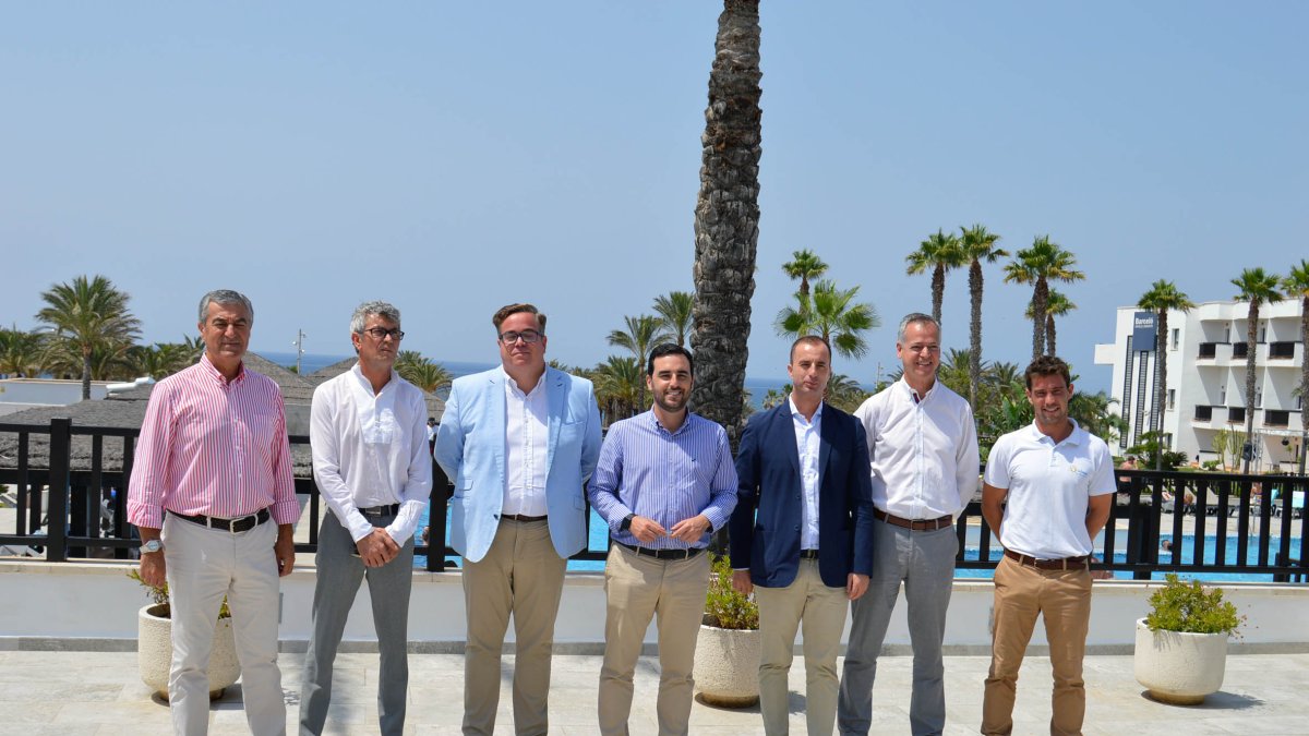 Reunión de Carlos Sánchez con los directores de los hoteles de El Toyo