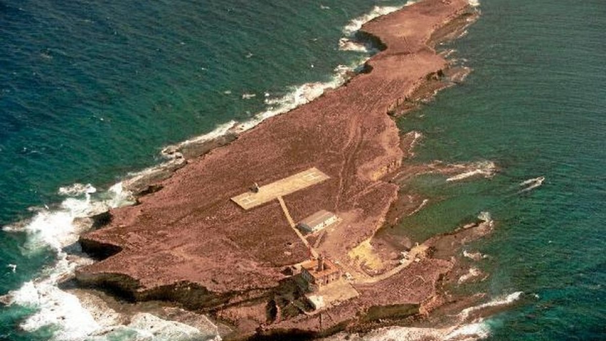 El cuerpo ha sido localizado a cuatro millas de la isla de Alborán.