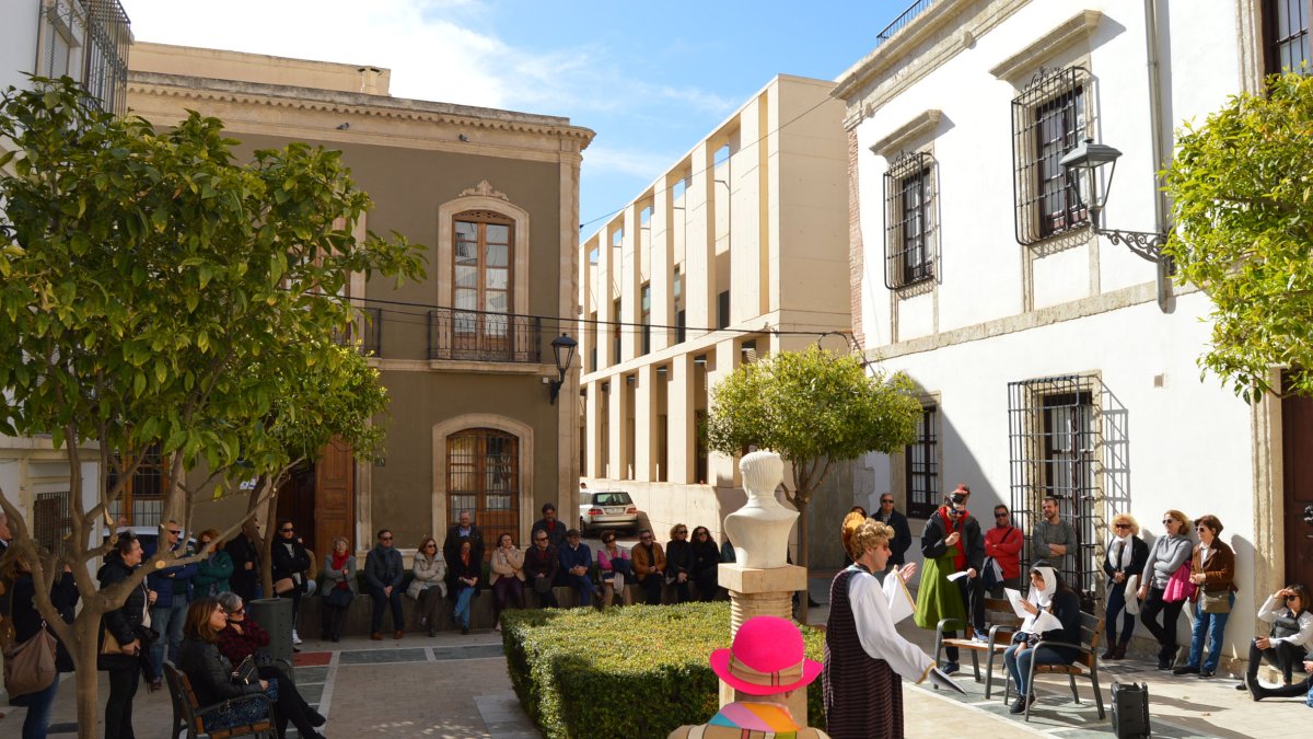 Visita teatralizada por la ciudad de Almería.
