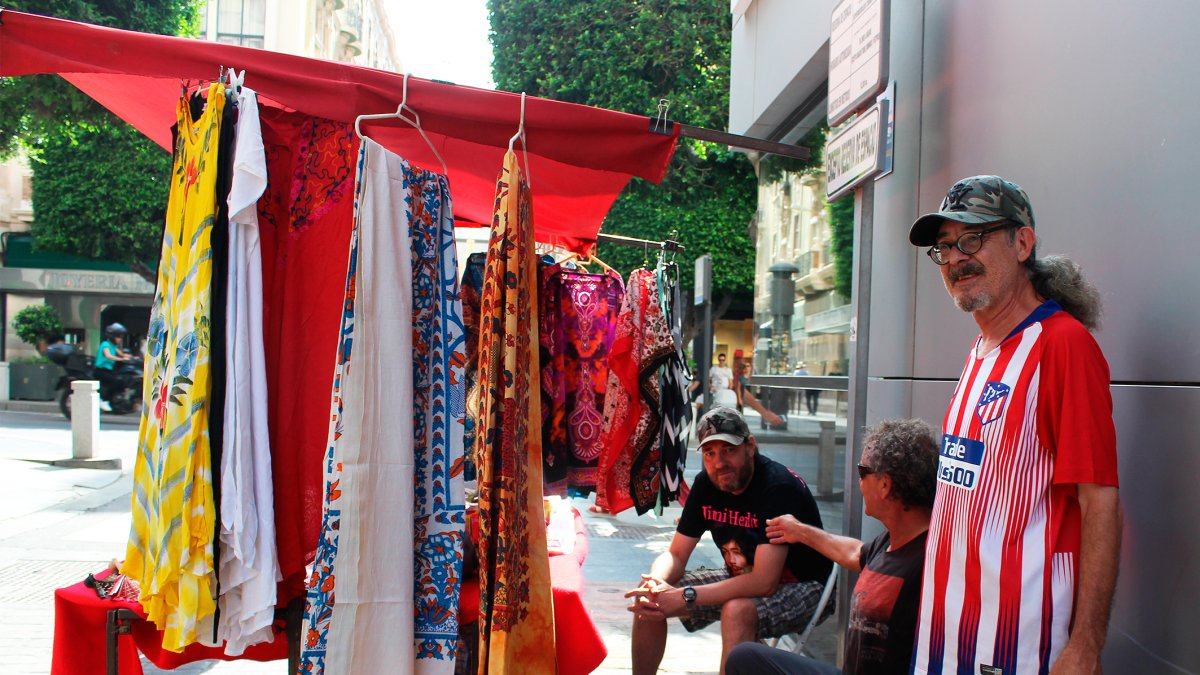 Manolo Morales, en su puesto ambulante.