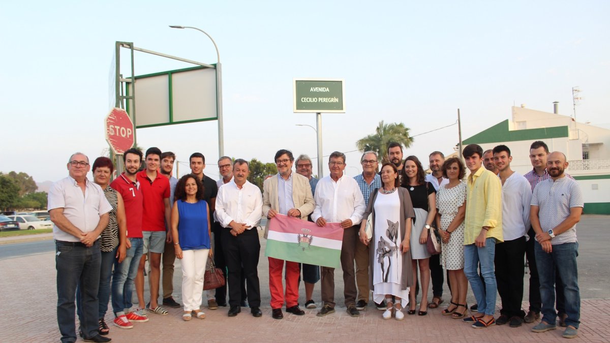 Descubrimiento de la nueva placa de la Avenida.