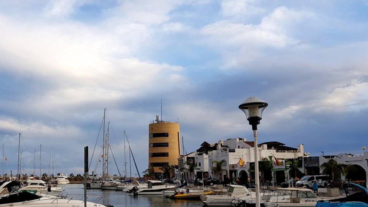 Una zona de ocio que ha vuelto a despertar para hacer de Aguadulce un lugar idílico en el que combinar el mar con la diversión.