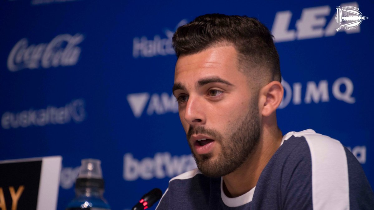 Luis Rioja en la rueda de prensa de presentación.