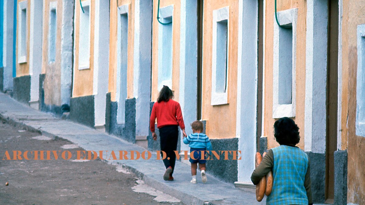 Era habitual que el pan se llevara en talegas de tela y a veces debajo del brazo.