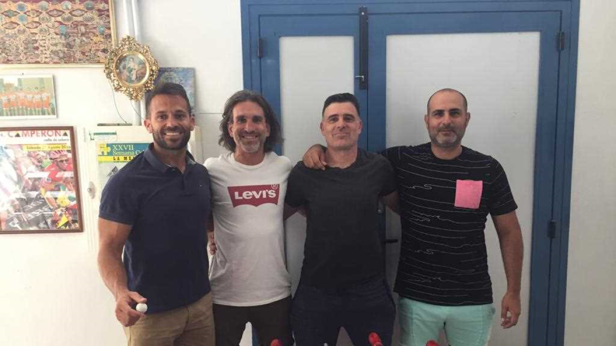 Los campeones del futbolín.