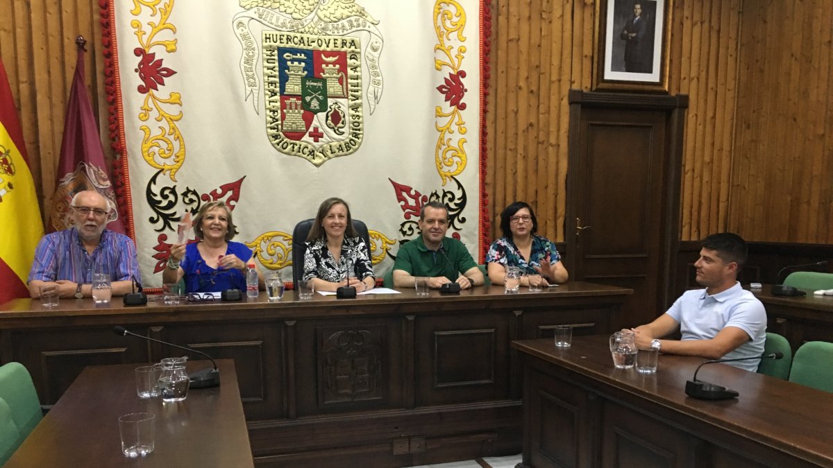 Concejales del Gobierno local antes de la rueda de prensa de este jueves.