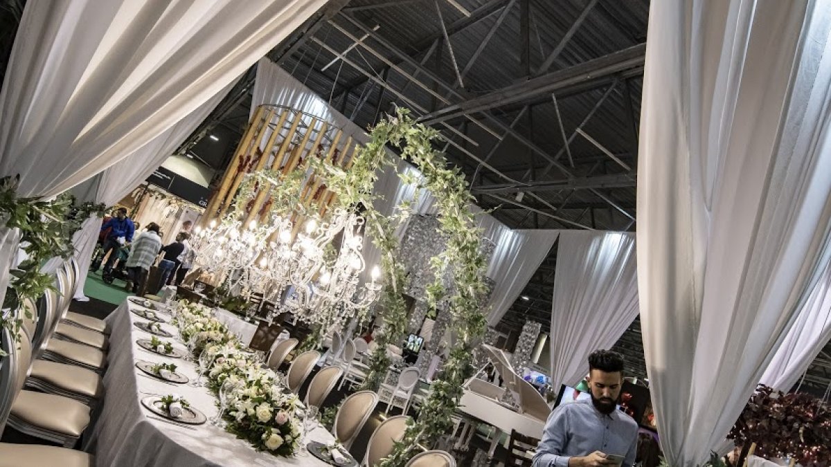 Preparación de una boda en un local adaptado a la ley.