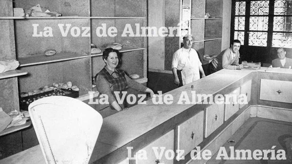 En la plaza Flores estuvo la panadería de Pepe López.