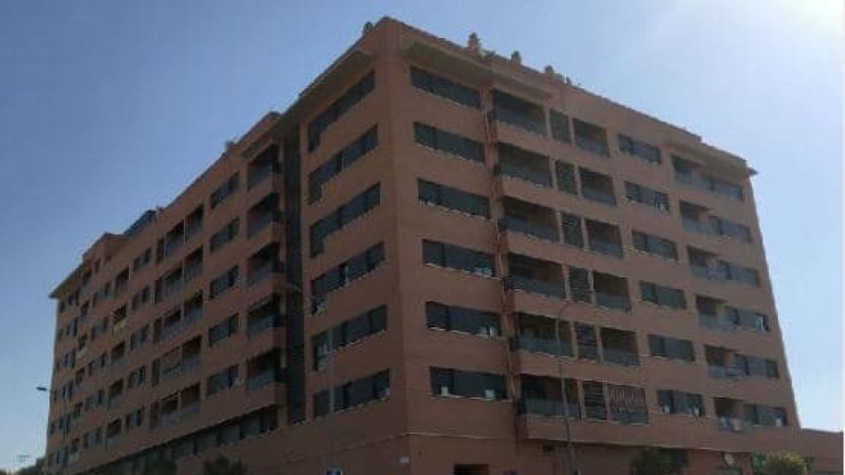 Viviendas en calle Imperio Argentina/ Calle Pinito del Oro