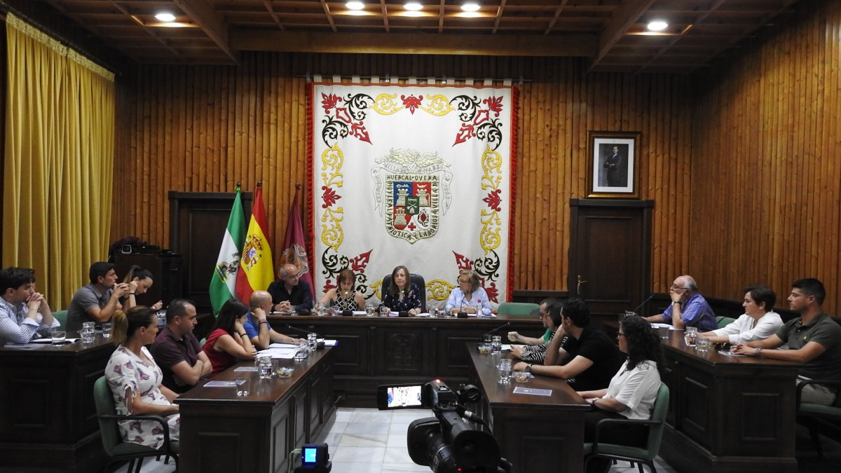 La Corporación municipal huercalense durante la sesión plenaria celebrada ayer.
