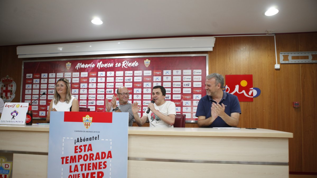 Presentación de la campaña de abonados en el Almería.