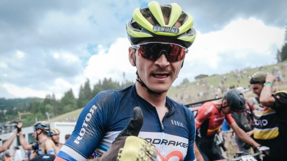 Dando el visto bueno a la carrera.